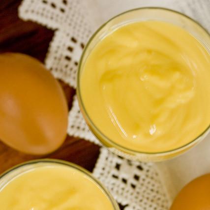 whipped sugarn and egg treat