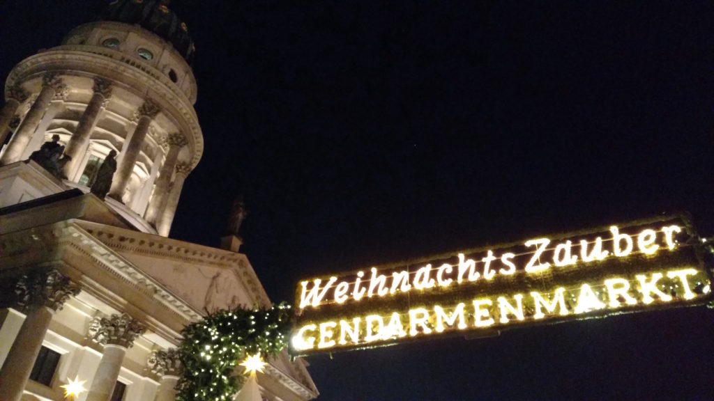 welhnachts market at night