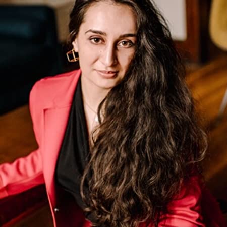 Headshot of Author Selina Mahmood, a Pakistani-American