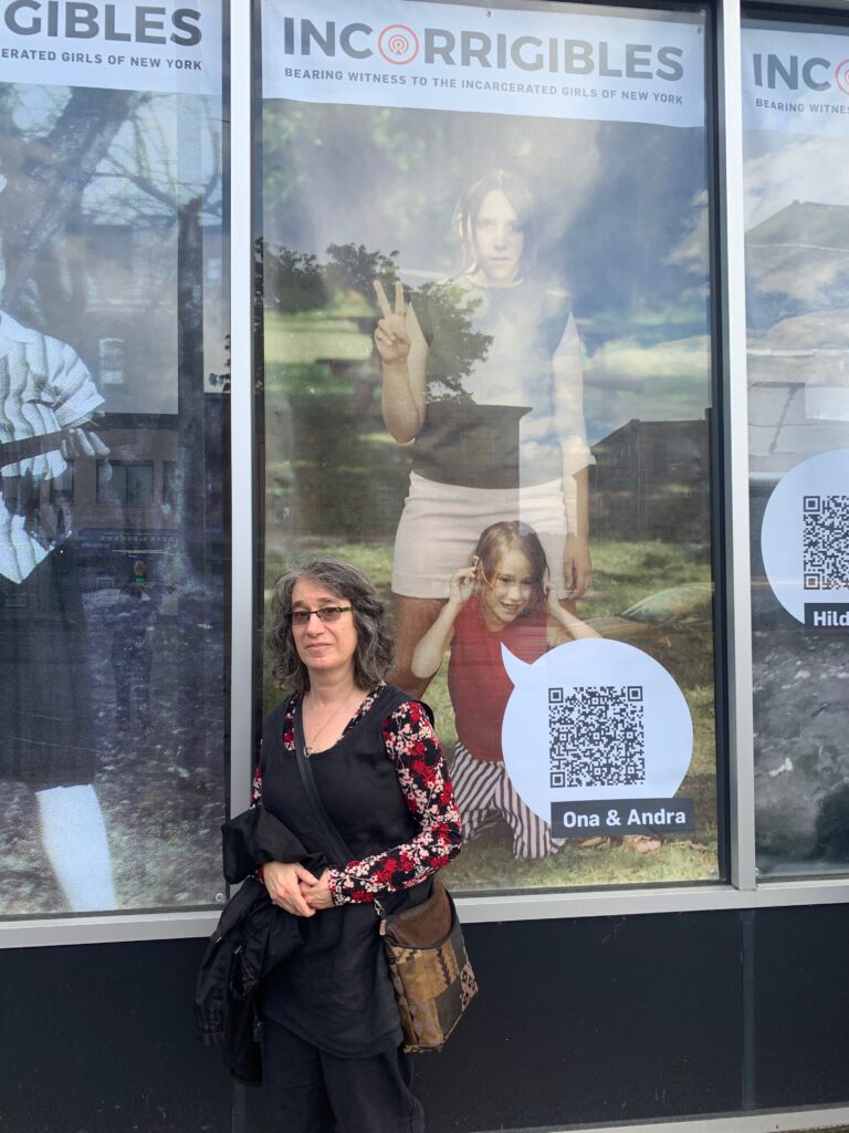 ona gritz at art exhibit