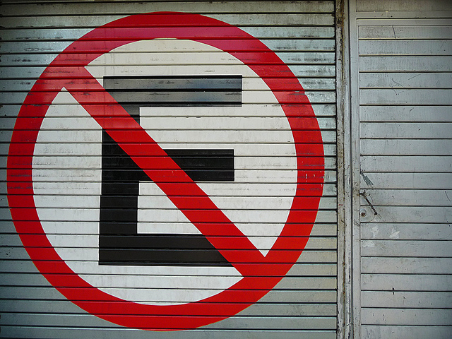 no-parking-in-spanish on garage