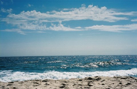ocean meets sky, horizon - sand and waves in forefront